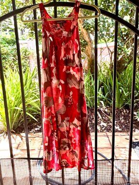 Tommmy Bahama Sleeveless Dress in Small - Red/Pink Floral - Great condition!!